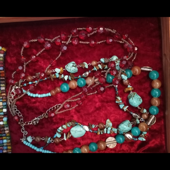 JEWELRY BUNDLE of 3 Necklaces & 1 Matching Bracelet - some semi-precious - Picture 4 of 4